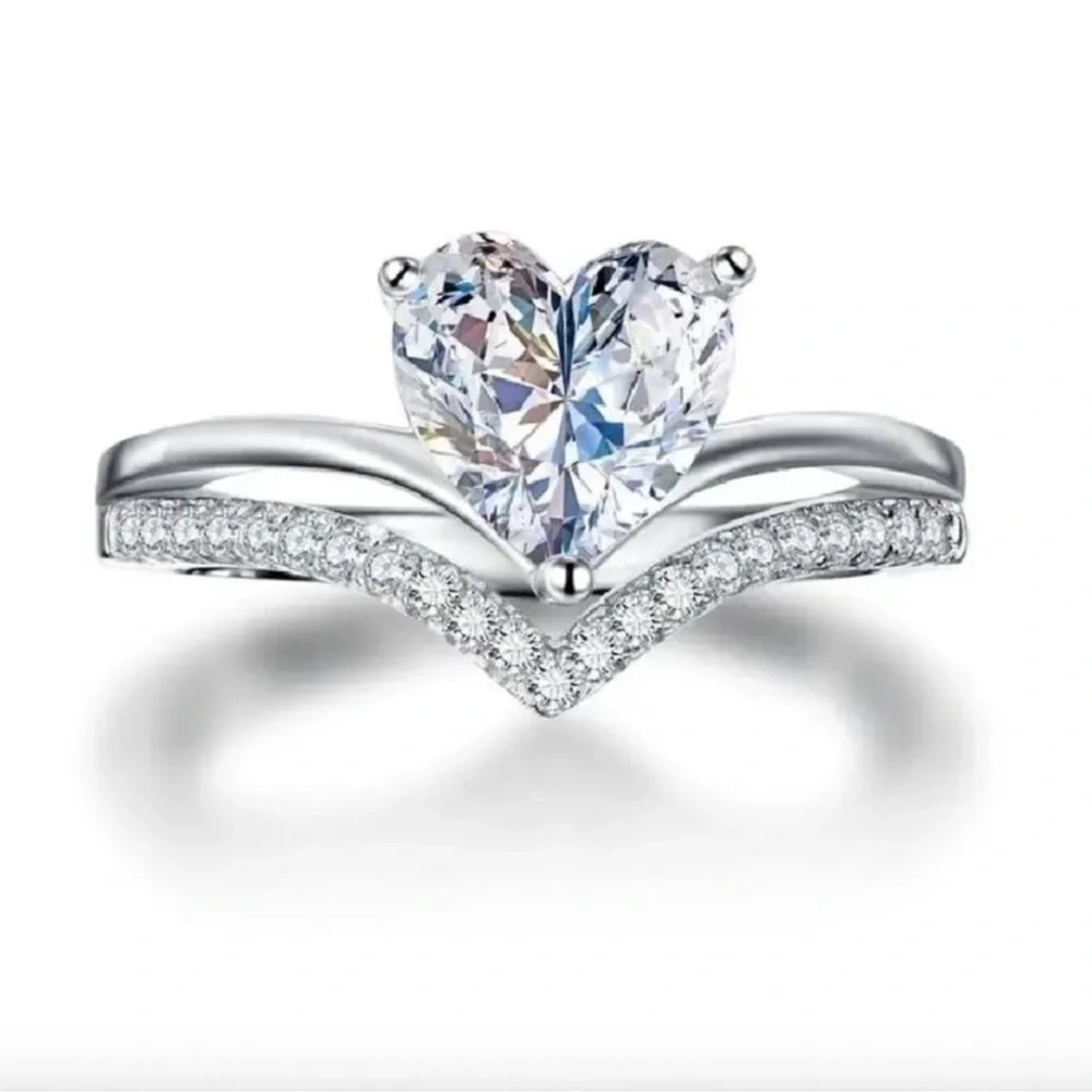 Size 8 Elegant Silver Heart-Shaped Rhinestone Ring New NWT
